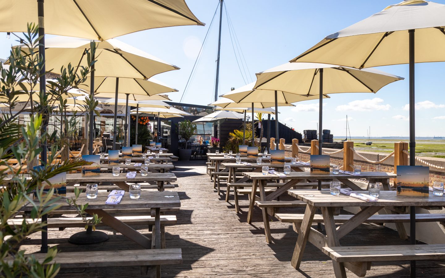 Live music on the Old Leigh waterfront